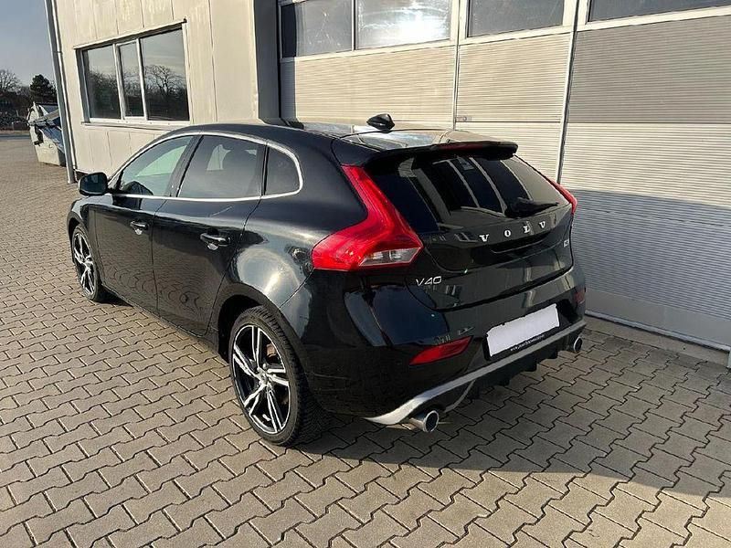 Gebraucht Volvo V40 R-Design 122 PS (89 kW) 2018 Schwarz Kombi