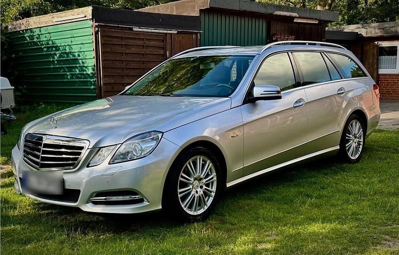 Silber Gebraucht 2011 Mercedes E350 Avantgarde Limousine | 8.299 € (Guter Preis) - Bild 1/4
