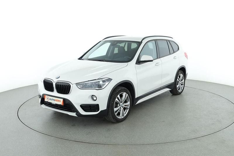 Weiß Gebraucht 2019 BMW X1 Sport Line SUV | 19.930 € (Guter Preis) - Bild 1/3