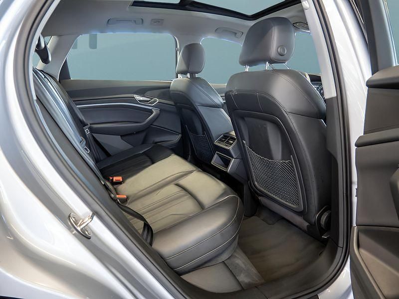 Gebraucht Audi e-tron 300 kW (408 PS) 2023 Silber SUV