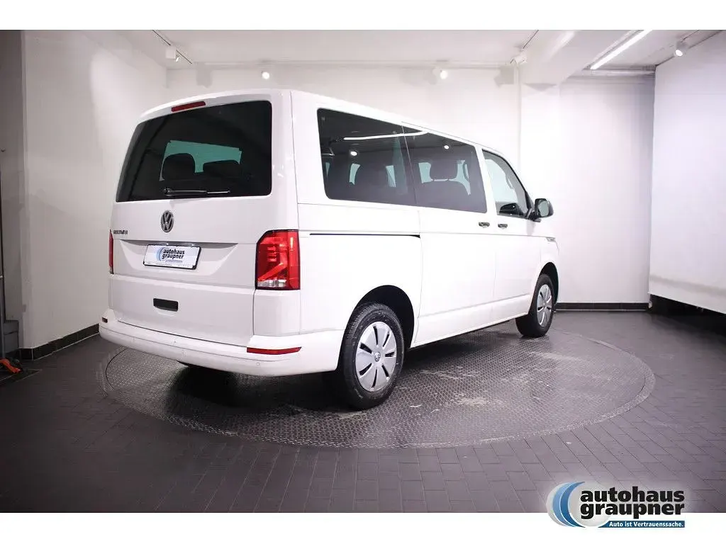 Gebraucht VW Multivan Family 150 PS (110 kW) 2022 Weiss / candy weiss Van / Kleinbus