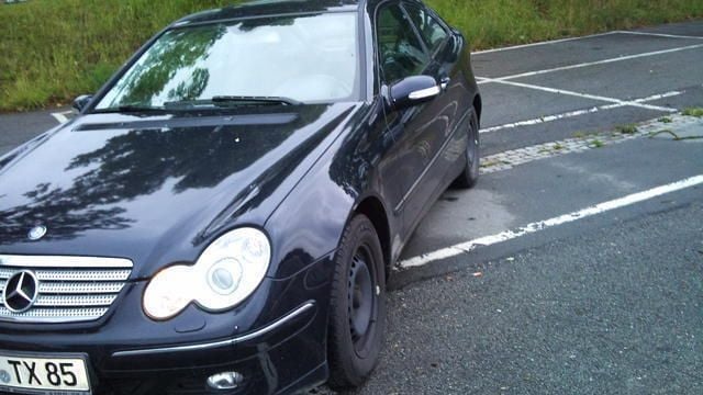 Gebraucht Mercedes C160 122 PS (89 kW) 2005 Schwarz Coupé