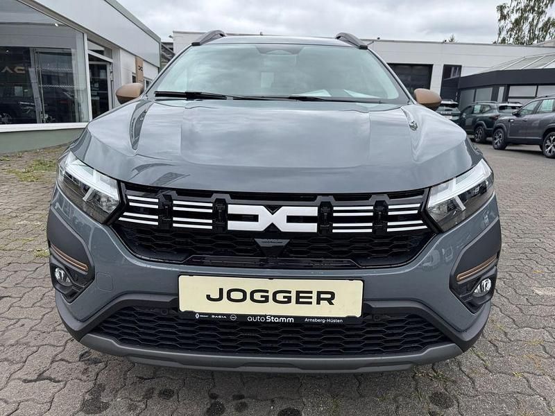 Neu Dacia Jogger Extreme 101 PS (74 kW) 2025 Grau Van / Kleinbus