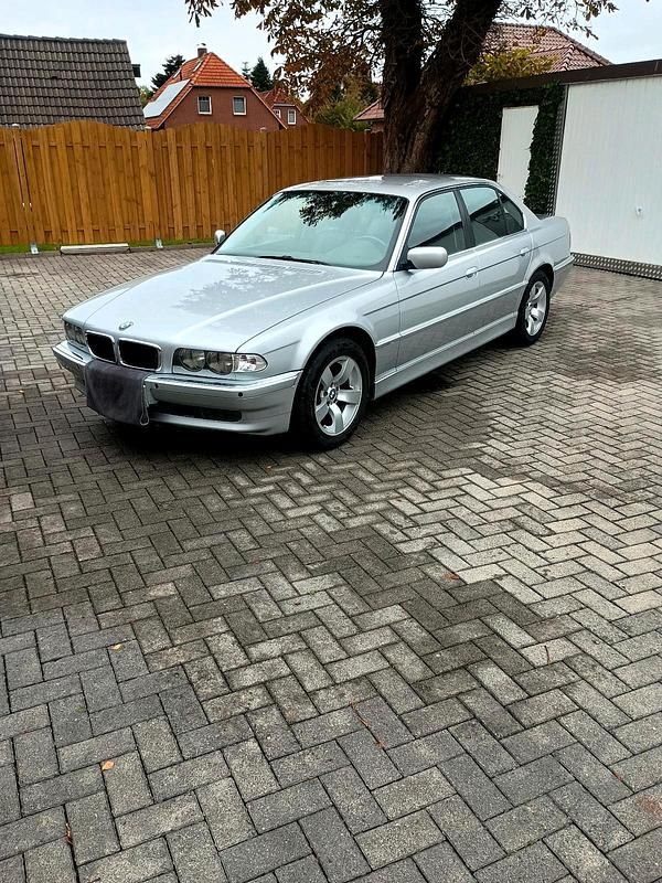 Grau Gebraucht 2000 BMW 728 Limousine | 15.000 € - Bild 1/4