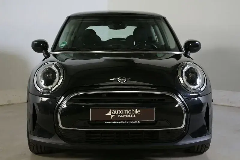Gebraucht Mini Cooper Essential 136 PS (100 kW) 2022 Midnight black met. Kleinwagen