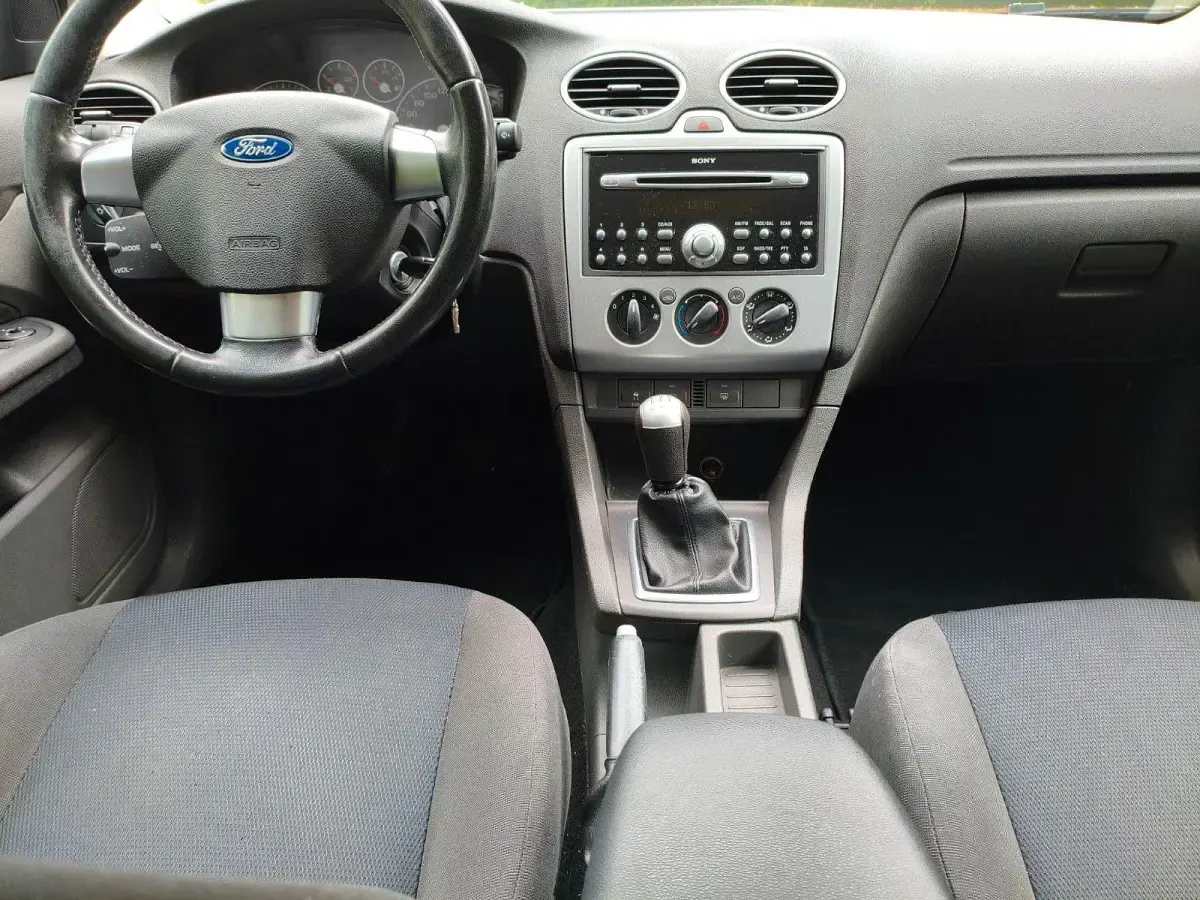 Gebraucht Ford Focus Trend 116 PS (85 kW) 2005 Blau Kombi