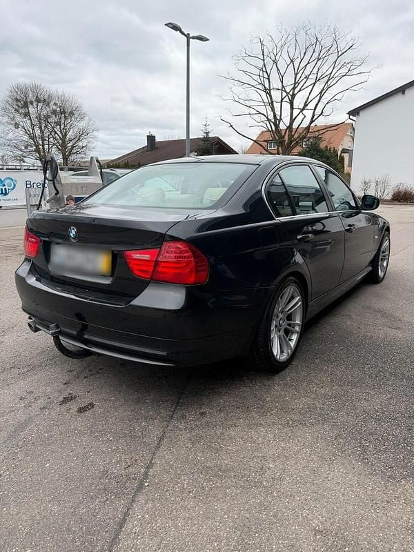 Gebraucht BMW 320 184 PS (135 kW) 2012 Limousine