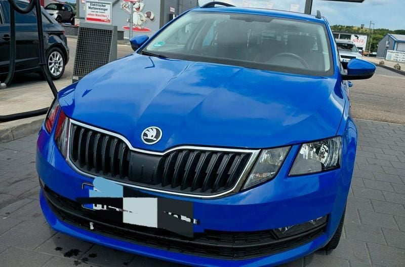 Blau Gebraucht 2020 Skoda Octavia Soleil Kombi | 9.200 € (Superpreis) - Bild 1/4