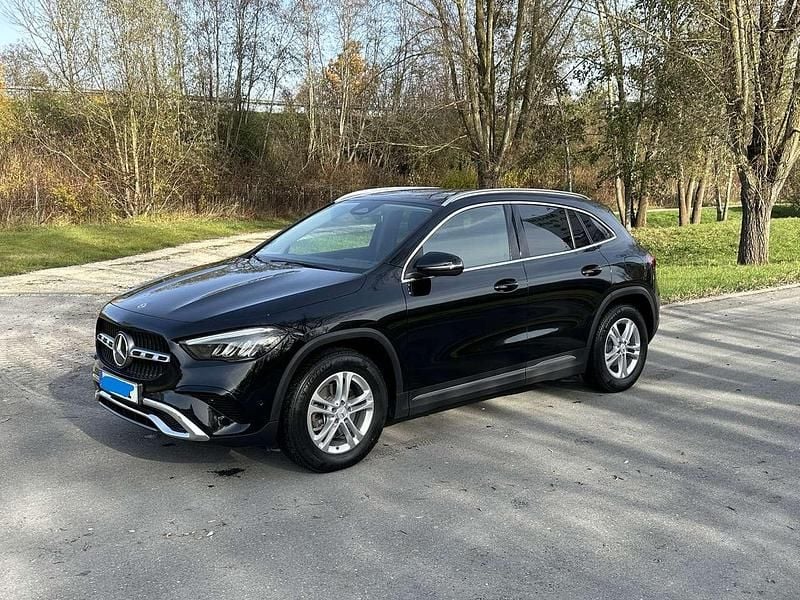 Schwarz Gebraucht 2023 Mercedes GLA200 Progressive SUV | 34.500 € (Superpreis) - Bild 1/4