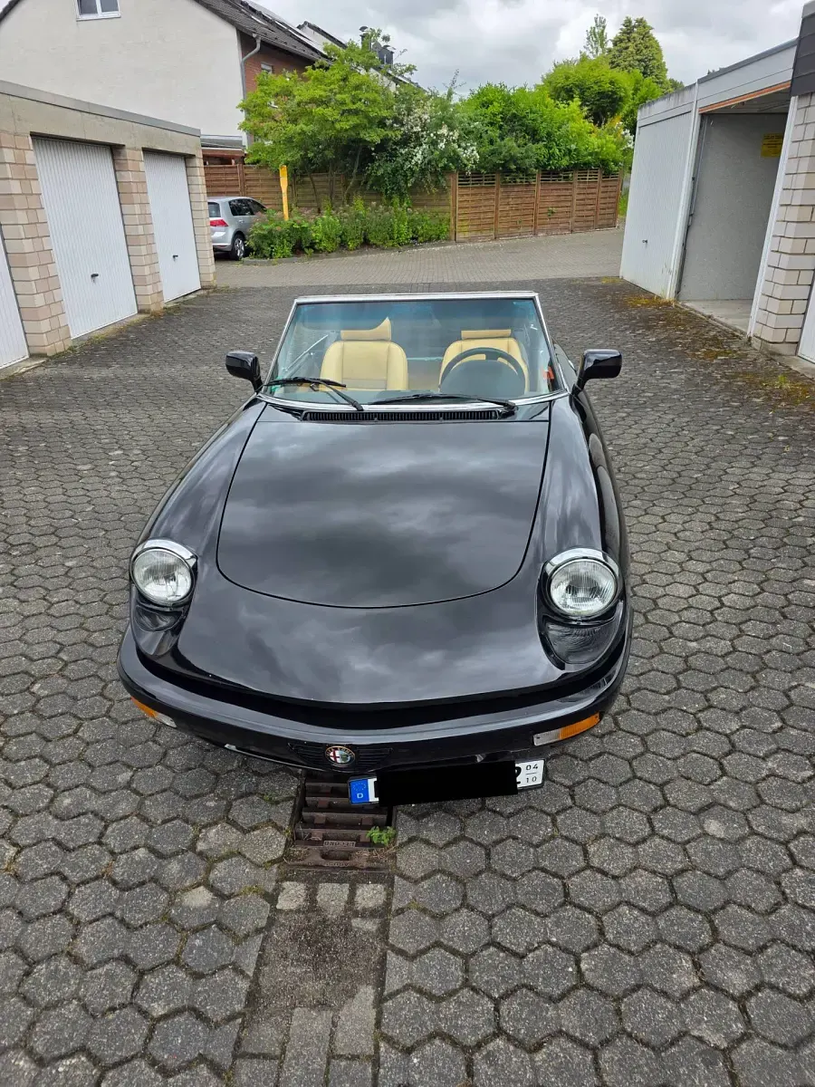 Gebraucht Alfa Romeo Spider 120 PS (88 kW) 1991 Schwarz Cabrio