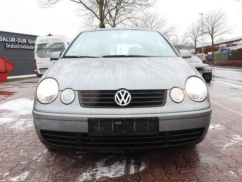 Grau Gebraucht 2004 VW Polo Basis Limousine | 1.490 € (Fairer Preis) - Bild 1/4