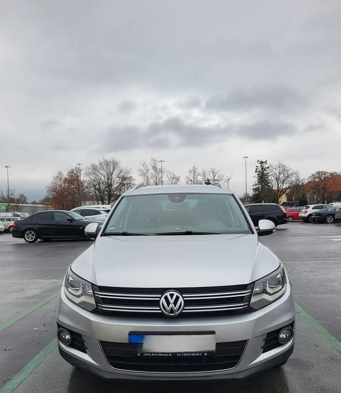 Grau Gebraucht 2013 VW Tiguan Life SUV | 8.350 € (Fairer Preis) - Bild 1/4
