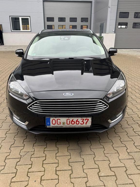 Używany Ford Focus Titanium 120 KM (88 kW) 2015 Czarny Sedan/Limuzyna