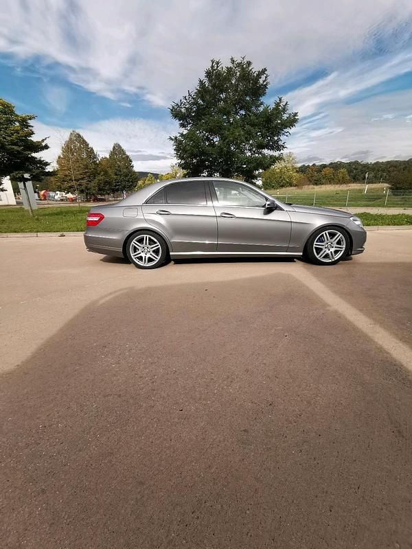 Gebraucht Mercedes E350 265 PS (194 kW) 2012 Andere farben Limousine