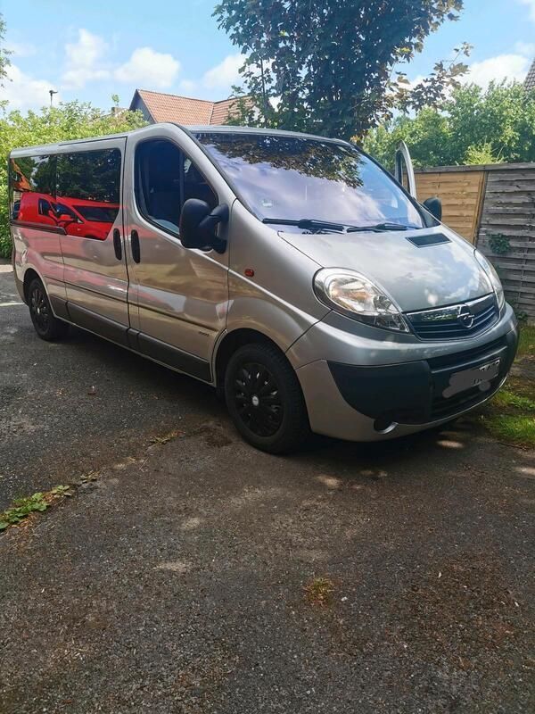 Silber Gebraucht 2007 Opel Vivaro Van | 5.950 € (Fairer Preis) - Bild 1/4