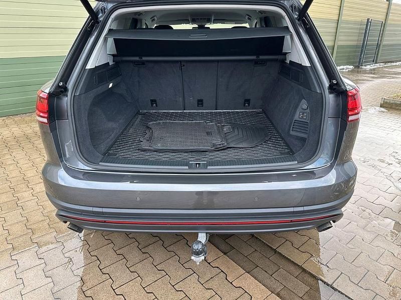 Gebraucht VW Touareg 231 PS (169 kW) 2021 Grau SUV