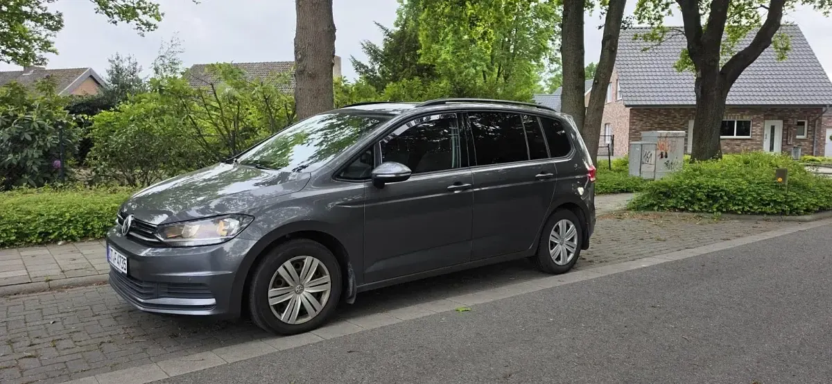 Gebraucht VW Touran 116 PS (85 kW) 2017 Grau Van / Kleinbus