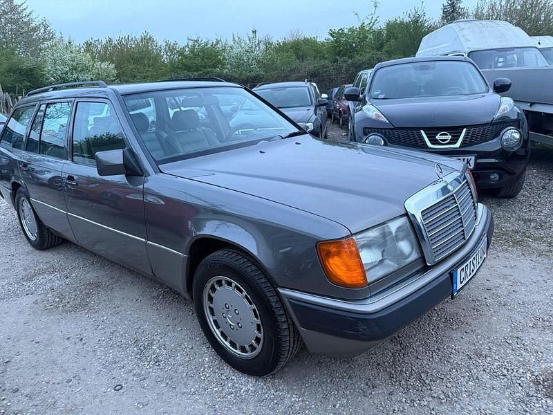 Gebraucht Mercedes 300 1990 Grau Kombi