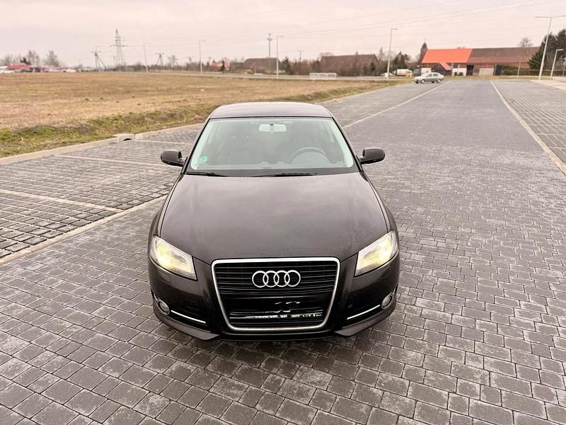 Gebraucht Audi A3 105 PS (77 kW) 2011 Schwarz Kleinwagen