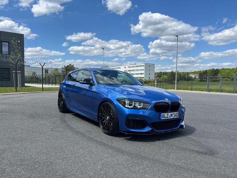 Blau Gebraucht 2018 BMW M140 M Sport Kleinwagen | 39.900 € (Teuer) - Bild 1/4