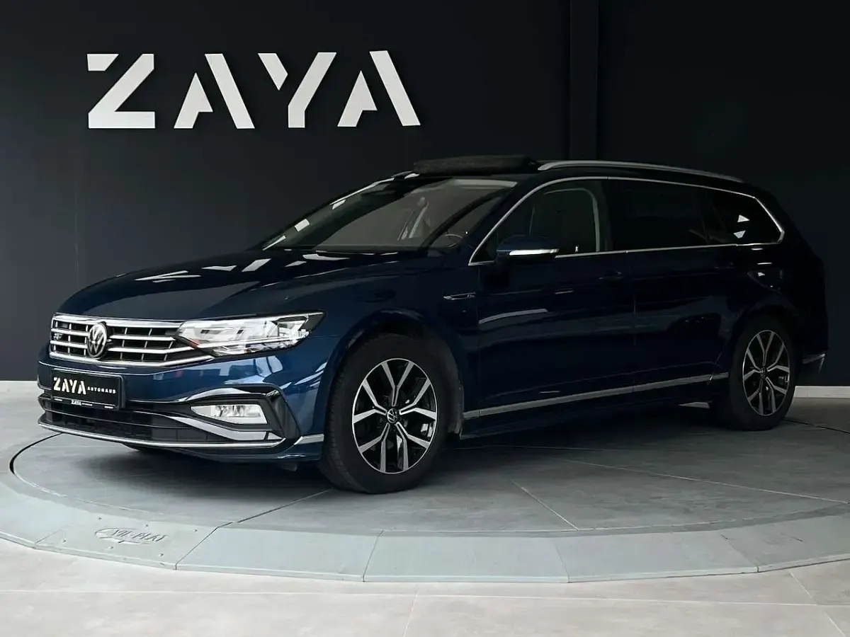 Gebraucht VW Passat R-line 150 PS (110 kW) 2021 Aquamarinblau Kombi