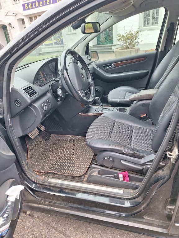 Gebraucht Mercedes A180 Elegance 116 PS (85 kW) 2009 Braun Van / Kleinbus