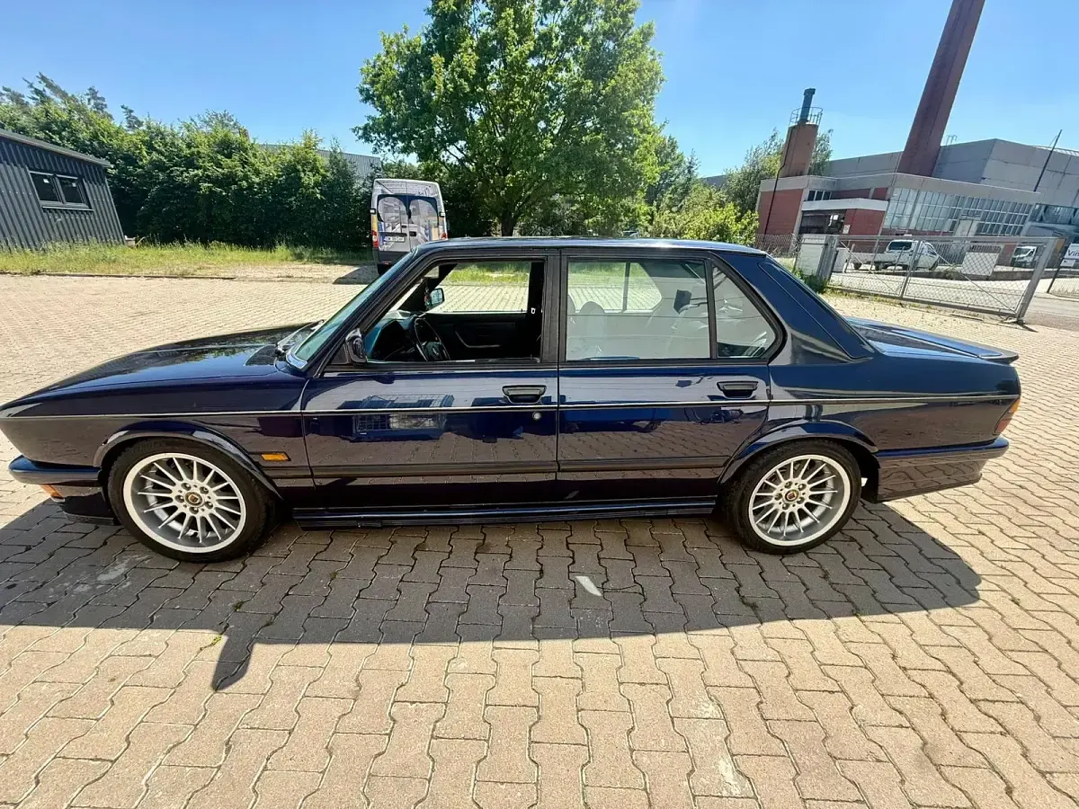 Gebraucht BMW 535 M Sport 218 PS (160 kW) 1986 Blau Limousine