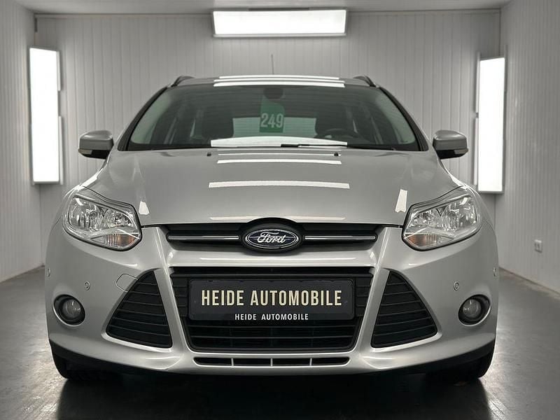 Second-hand Ford Focus SYNC Edition 125 CP (91 kW) 2013 Argintiu Berlinǎ