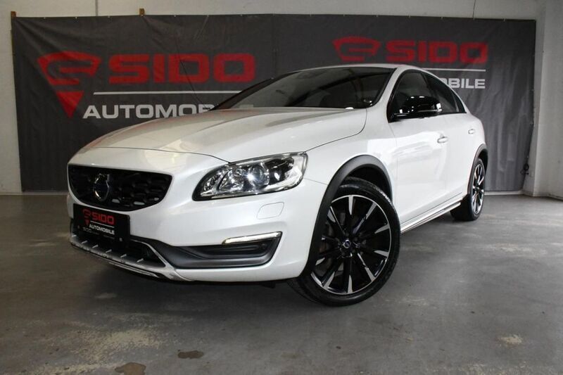Crystal white pearl / metallic Gebraucht 2016 Volvo S60 CC Limousine | 17.980 € - Bild 1/4