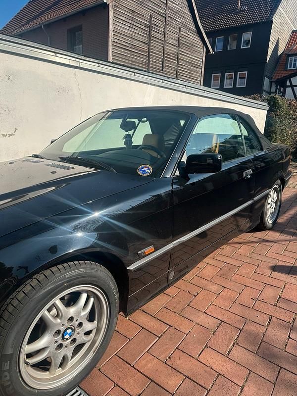 Gebraucht BMW 318 Cabriolet 116 PS (85 kW) 1995 Schwarz Cabrio