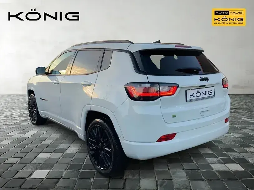 Usado Jeep Compass Altitude 131 HP (96 kW) 2023 Branco SUV