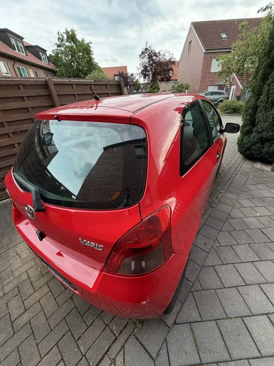 Gebraucht Toyota Yaris 69 PS (50 kW) 2007 Rot Kleinwagen