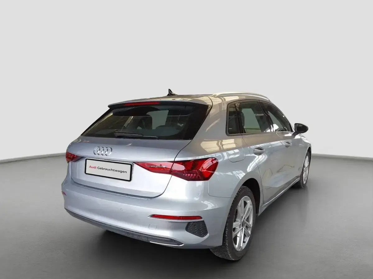Używany Audi A3 Sportback e-tron Basis 204 KM (150 kW) 2024 Srebrny Hatchback