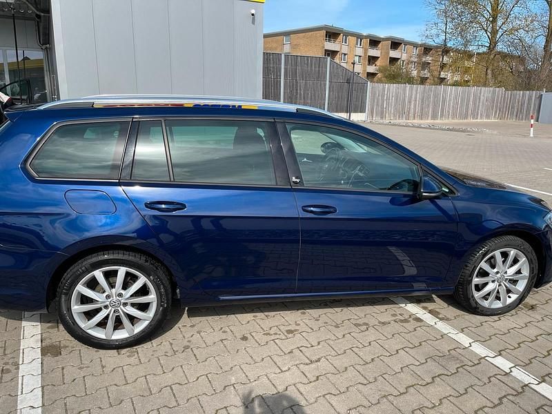 Gebraucht VW Golf VII Sound 118 PS (86 kW) 2018 Blau Kombi