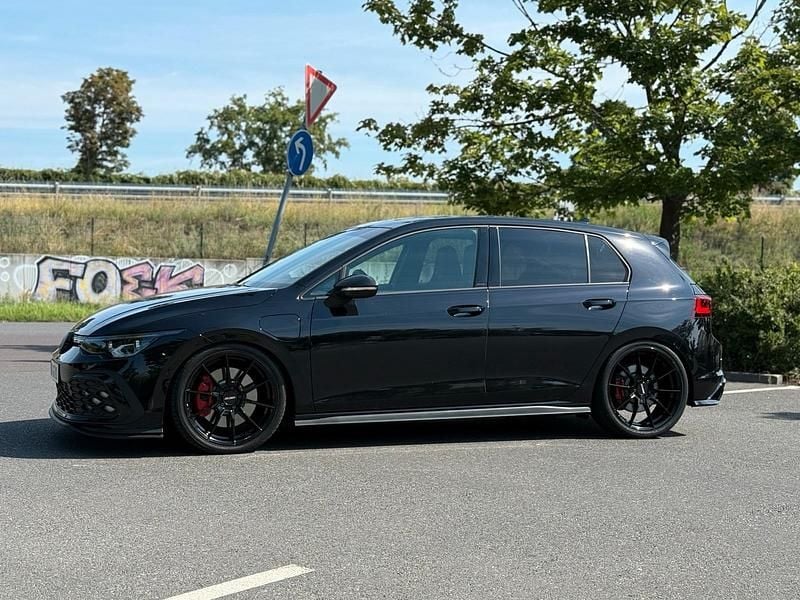 Schwarz Gebraucht 2022 VW Golf VIII GTE Limousine | 27.500 € (Etwas zu teuer) - Bild 1/4