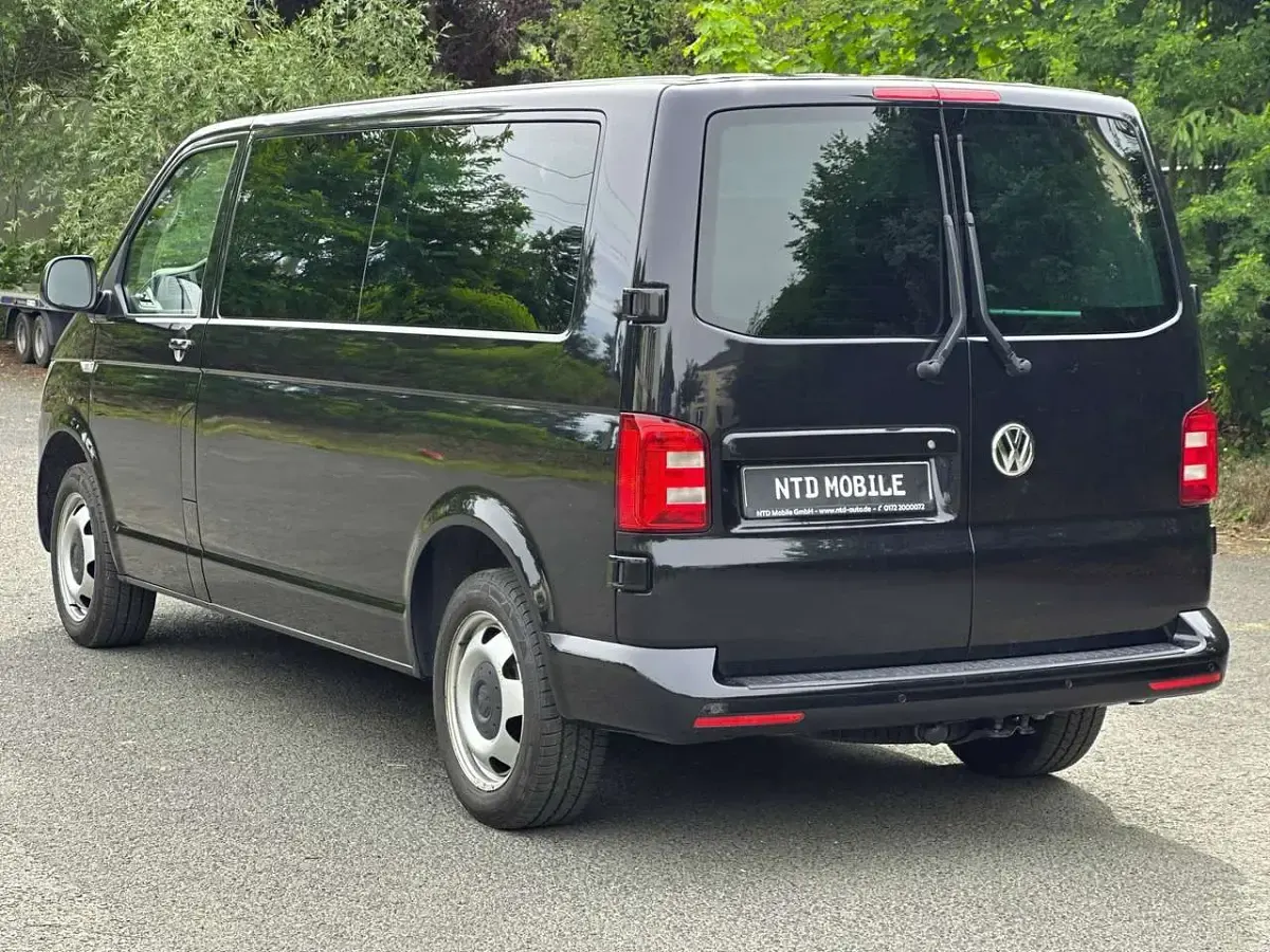 Gebraucht VW Caravelle Comfortline 199 PS (146 kW) 2018 Deep black perleffekt Van
