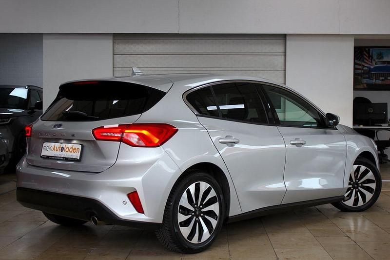 Gebraucht Ford Focus Titanium 125 PS (91 kW) 2019 Silber Limousine