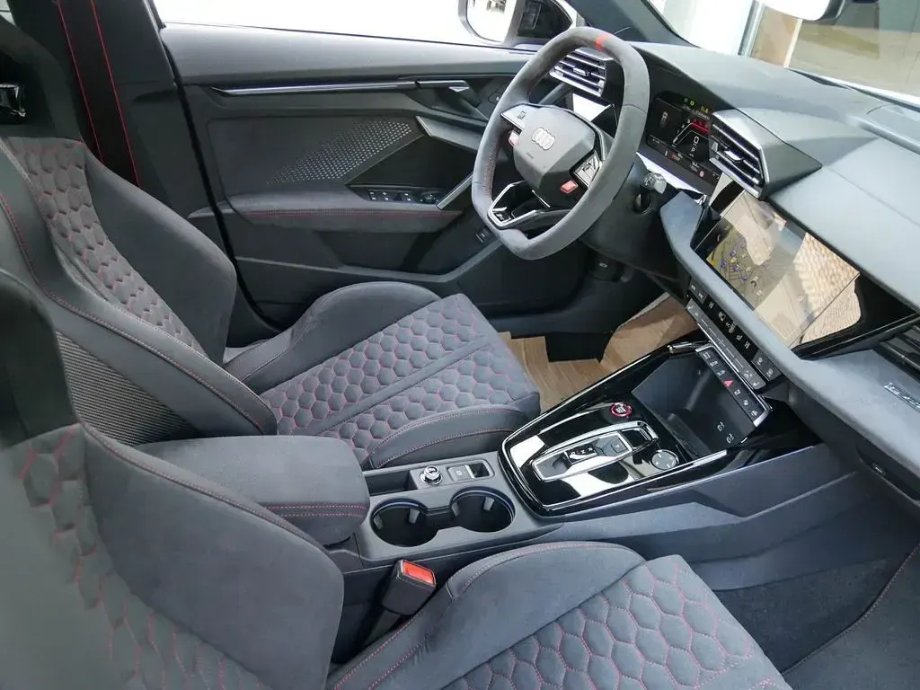 Ny Audi RS3 Ambiente 400 HK (294 kW) 2026 Hvid Sedan