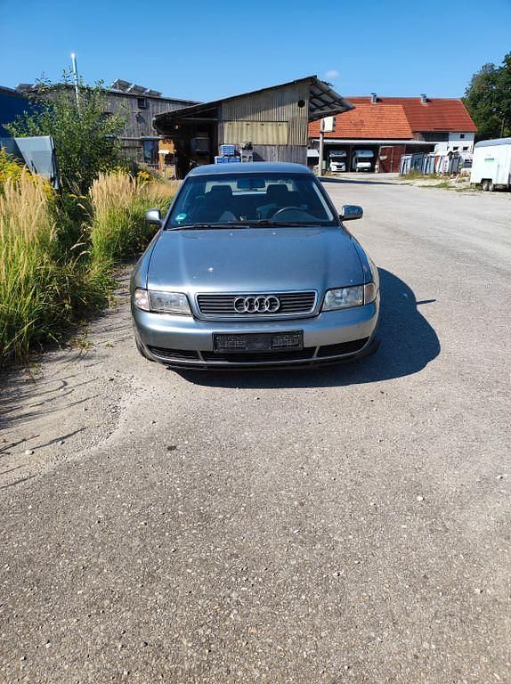 Schwarz Gebraucht 1998 Audi A4 Limousine | 650 € (Guter Preis) - Bild 1/4