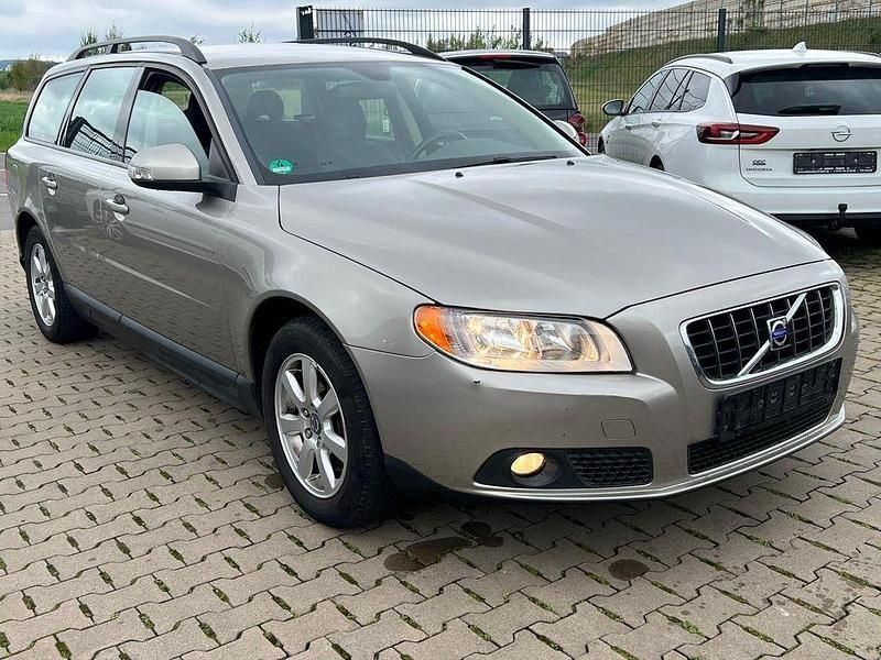 Gebraucht Volvo V70 Kinetic 163 PS (119 kW) 2008 Seashell metallic / metallic Kombi