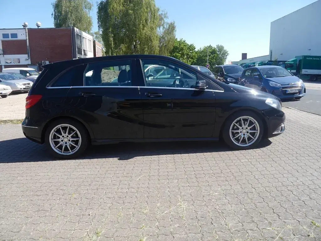 Gebraucht Mercedes B180 109 PS (80 kW) 2014 Schwarz Van / Kleinbus
