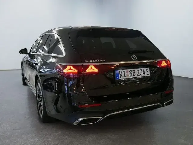 Gebraucht Mercedes E300 AMG 313 PS (230 kW) 2026 Schwarz Kombi