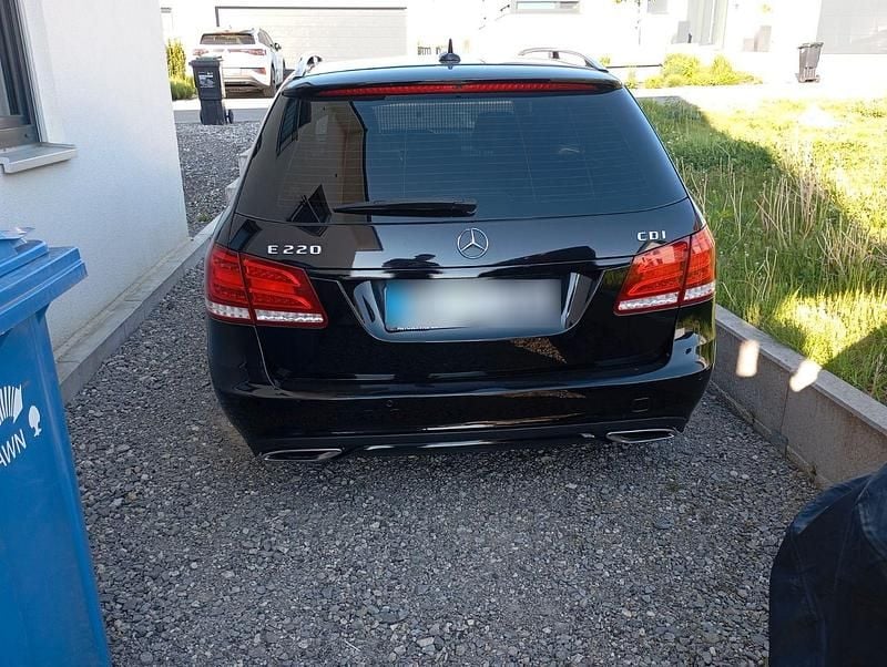 Gebraucht Mercedes E220 170 PS (125 kW) 2013 Schwarz Kombi