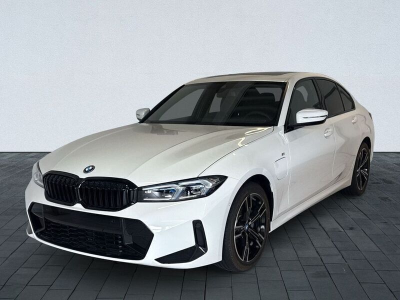 Weiß Neu 2025 BMW 320e Performance Limousine | 52.490 € - Bild 1/4