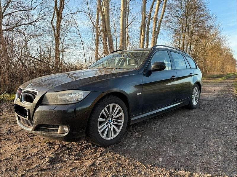 Schwarz Gebraucht 2010 BMW 320 Kombi | 3.850 € (Guter Preis) - Bild 1/4