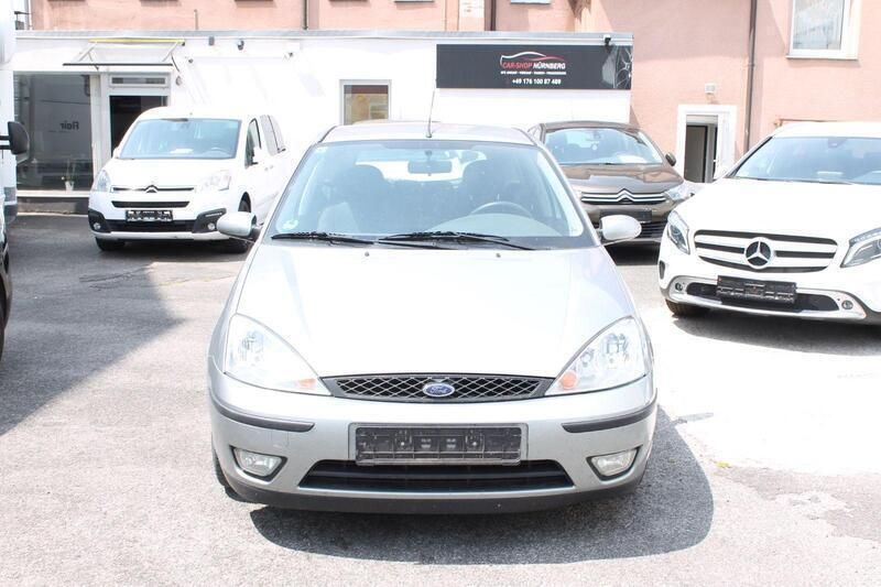 Grau Gebraucht 2004 Ford Focus Viva Kleinwagen | 750 € (Superpreis) - Bild 1/4