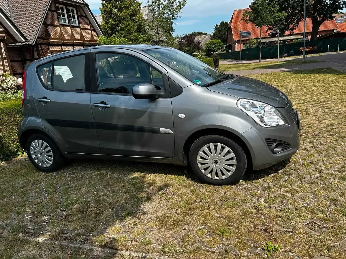 Gebraucht Suzuki Splash 94 PS (69 kW) 2013 Silber Kleinwagen