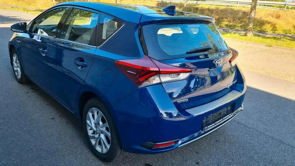 Gebraucht Toyota Auris Hybrid Edition-S 99 PS (72 kW) 2016 Blau Limousine
