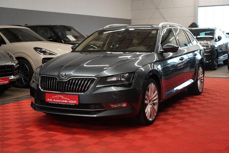 Gebraucht Skoda Superb Style 190 PS (139 kW) 2016 Grau Kombi