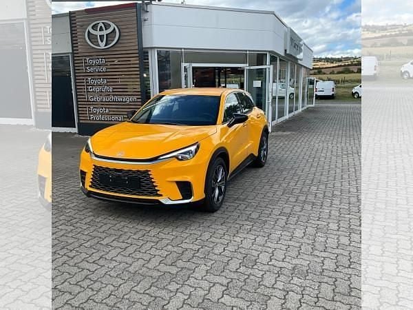 Gelb (sonnengelb) Neu 2025 Lexus LBX SUV | 30.390 € (Superpreis) - Bild 1/2